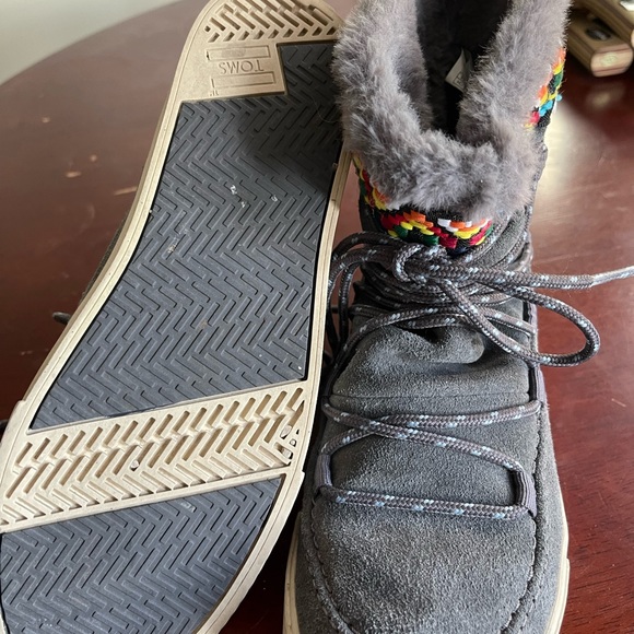 Tom’s size 6 - Picture 3 of 5